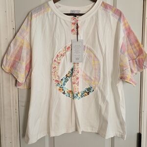 Made For You Women's Short Sleeve Peace Sign Tee - White and Pink